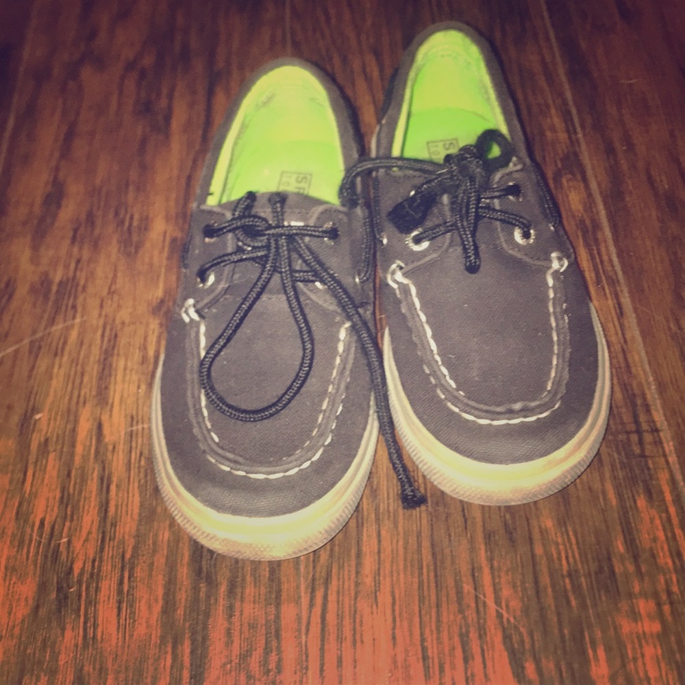 Boys sperrys